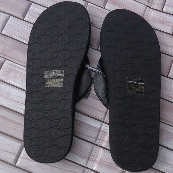 SIZE 12. Vineyard Vines Performance Thong Flip-Flop Casual Beach Sandal Canvas.